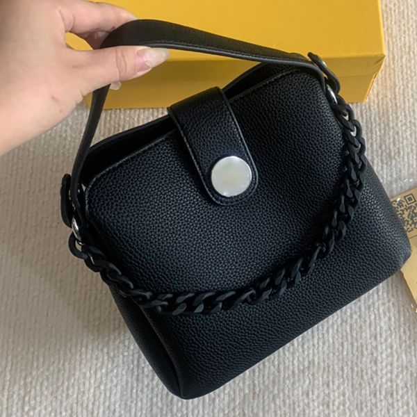 luxury designer four-leaf clover fashion bag color messenger small shoulder hand long shoulder strap with silk scarf
luxury designer four-leaf clover fashion bag color messenger small shoulder hand long shoulder strap with silk scarf