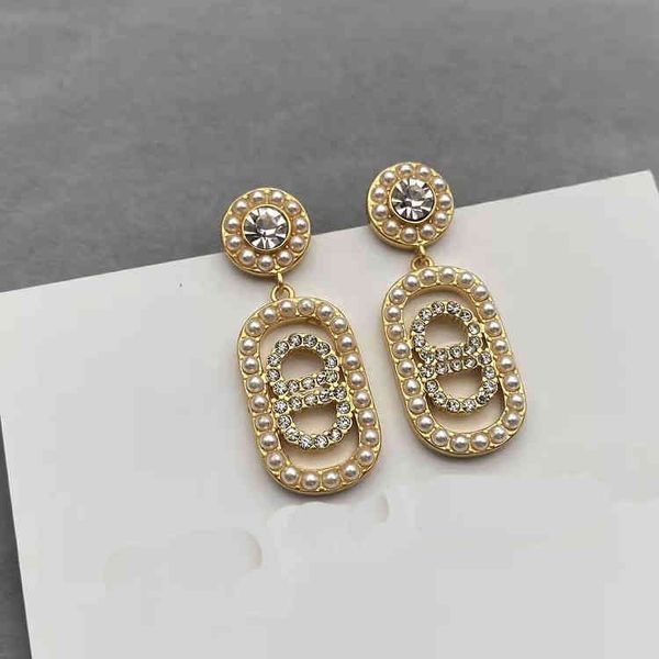 d letter pearl rectangular 928 sier needle2022 luxury brand fashion design versatile ladies jewelry stud earrings, Golden;silver
d letter pearl rectangular 928 sier needle2022 luxury brand fashion design versatile ladies jewelry stud earrings, Golden;silver