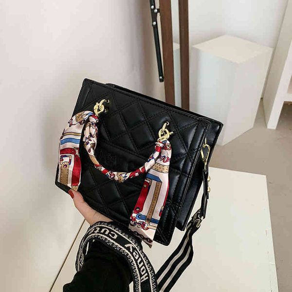 2022 factory wholesale new net red wide shoulder belt women's spring fashion texture single shoulder messenger bag portable small squar
2022 factory wholesale new net red wide shoulder belt women's spring fashion texture single shoulder messenger bag portable small squar