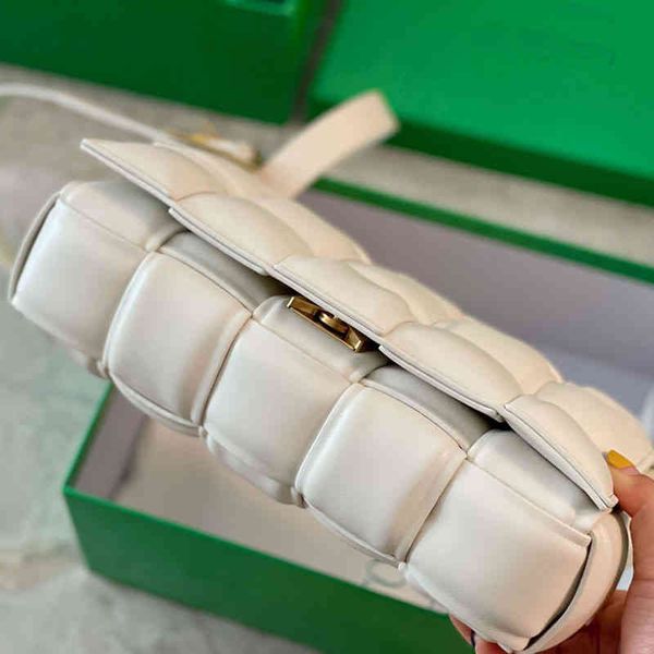 venetas handbag bottegav 2022 triangle decoration single shoulder messenger tofu ruth's same cassette leather woven pillow bag l8s4
venetas handbag bottegav 2022 triangle decoration single shoulder messenger tofu ruth's same cassette leather woven pillow bag l8s4