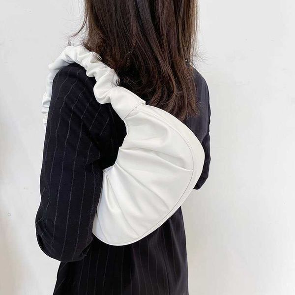 foreign style fold design simple solid color cloud handbag women's new one shoulder armpit bag in autumn 2021
foreign style fold design simple solid color cloud handbag women's new one shoulder armpit bag in autumn 2021