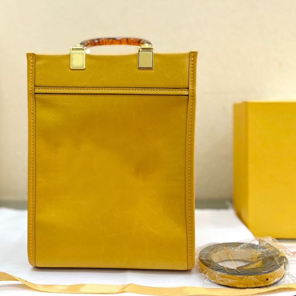 autumn new women's mini shopping bag shoulder tot bags lightweight versatile fashion detachable strap white pink yellow khaki size 20*2
autumn new women's mini shopping bag shoulder tot bags lightweight versatile fashion detachable strap white pink yellow khaki size 20*2