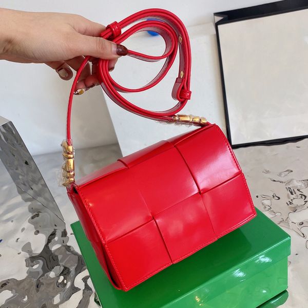 bucket bags leather braided handbags fashion new ladies designer handbags travel one shoulder messenger phone wallets04
bucket bags leather braided handbags fashion new ladies designer handbags travel one shoulder messenger phone wallets04