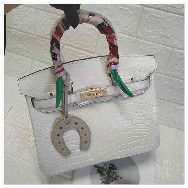 autumn and winter new makaron erie women' bag portable crocodile cowhide fahion one houlder
autumn and winter new makaron erie women' bag portable crocodile cowhide fahion one houlder
