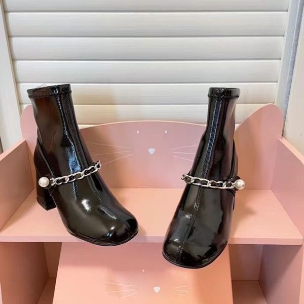 winter fashion embellished naplak ankle boots patent leather pearl chain block heels white black combat booty wedding party eu35-40
winter fashion embellished naplak ankle boots patent leather pearl chain block heels white black combat booty wedding party eu35-40