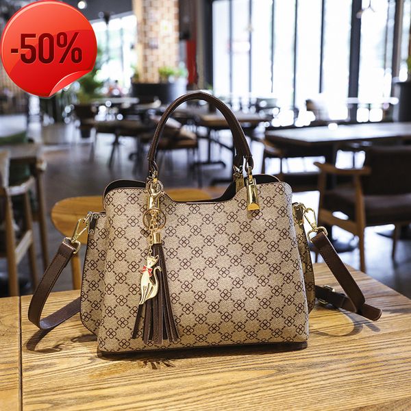 luxury designer bags luxury designer2022 spring summer new korean fashion handbag printed single shoulder messenger mother large capacity wo
luxury designer bags luxury designer2022 spring summer new korean fashion handbag printed single shoulder messenger mother large capacity wo