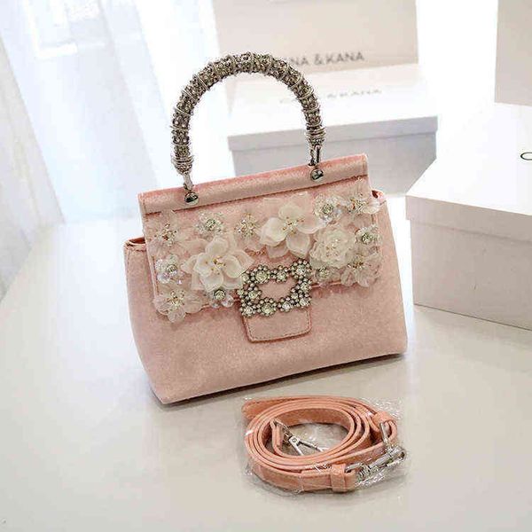 luxury designer rhinestone diamond handbag women banquet velvet evening bag shiny bling shoulder crossbody ladies purse 220516
luxury designer rhinestone diamond handbag women banquet velvet evening bag shiny bling shoulder crossbody ladies purse 220516