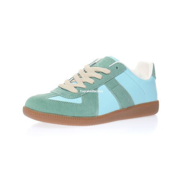 classic replica leather low sneaker for men skate shoe mens sneakers womens designer skates shoes women skateboarding in white 5366, White;red
classic replica leather low sneaker for men skate shoe mens sneakers womens designer skates shoes women skateboarding in white 5366, White;red