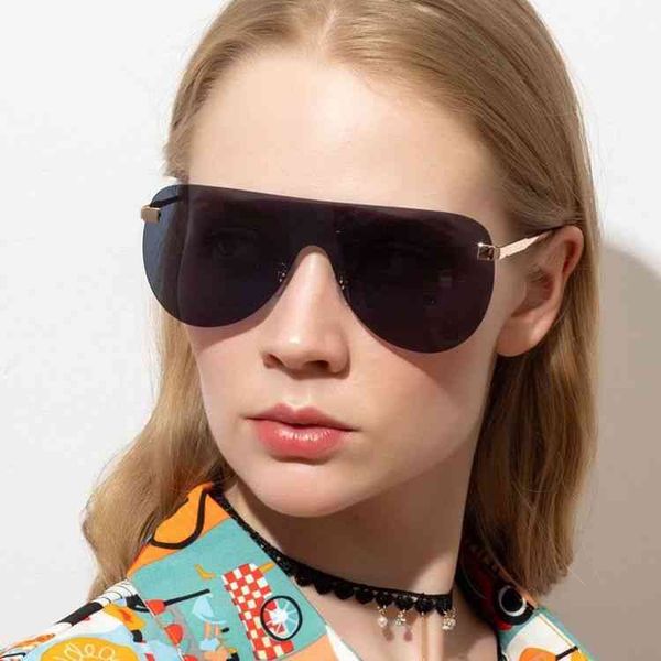 gg designer cycle luxurious fashion cc sunglasses womans mens new european american retro large frame one-piece trend oval versatile pilot, White;black
gg designer cycle luxurious fashion cc sunglasses womans mens new european american retro large frame one-piece trend oval versatile pilot, White;black