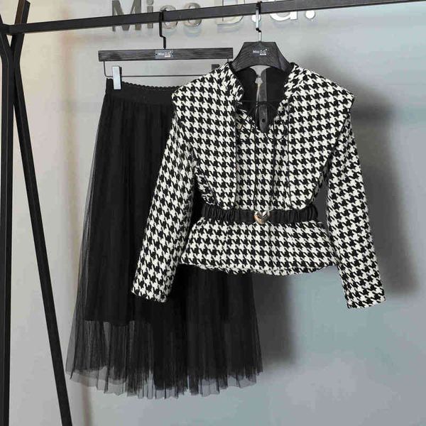 small fragrant wind woolen suits for women temperament houndstooth short jacket coat long mesh skirt 2 piece set t220729, Gray
small fragrant wind woolen suits for women temperament houndstooth short jacket coat long mesh skirt 2 piece set t220729, Gray