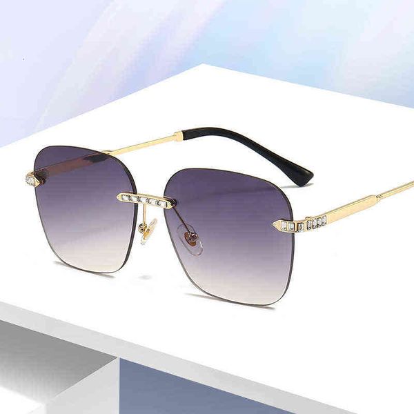new fancy fashion men's and women's fashion street shooting sunglasses personality cool optical glass 5el7, White;black
new fancy fashion men's and women's fashion street shooting sunglasses personality cool optical glass 5el7, White;black
