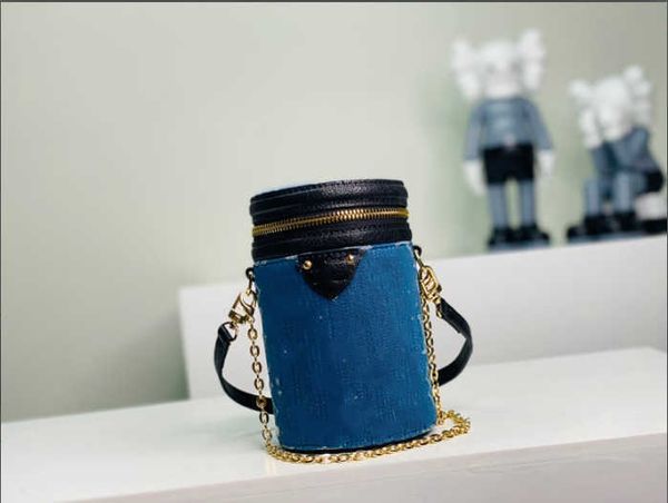 2023 luxury designer beauty messenger bags canvas small detachable shoulders strap drum shoulder bag single handle cylinder mini bags makeup
2023 luxury designer beauty messenger bags canvas small detachable shoulders strap drum shoulder bag single handle cylinder mini bags makeup