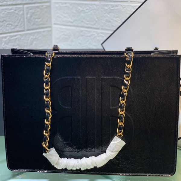 designer bags large retro shopping bag with black white color and thick chain hardware 37cm
designer bags large retro shopping bag with black white color and thick chain hardware 37cm