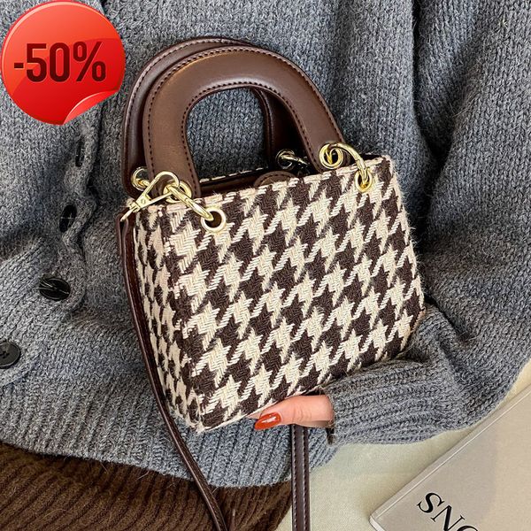 the factory directly 2021 new women's diana temperament foreign style fashion handbag single shoulder msenger bag
the factory directly 2021 new women's diana temperament foreign style fashion handbag single shoulder msenger bag