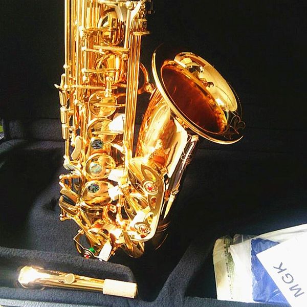 quality alto saxophone sax e flat musical instruments playing professional super mouthpiece reed and hard box
quality alto saxophone sax e flat musical instruments playing professional super mouthpiece reed and hard box