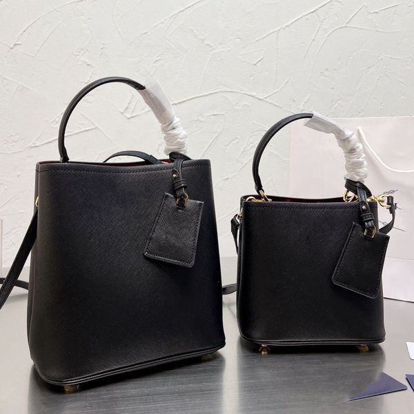 2021 fashion catwalk style bucket bag luxury designer ladies handbag large capacity han dbag high-quality bags high-end single products
2021 fashion catwalk style bucket bag luxury designer ladies handbag large capacity han dbag high-quality bags high-end single products