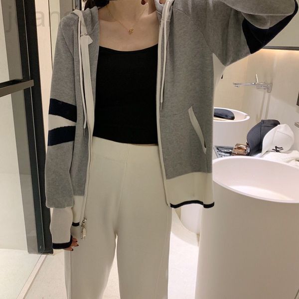 women's hoodies & sweatshirts designer 2022tb autumn and winter new loose leisure color matching zipper knitted wool cardigan long slee, Black
women's hoodies & sweatshirts designer 2022tb autumn and winter new loose leisure color matching zipper knitted wool cardigan long slee, Black
