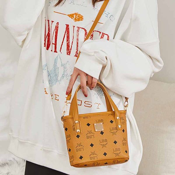 3 colors leather kids flower print chain handbags embossing circular bucket bags pu messenger coin purse single shoulder satchel bag, Black
3 colors leather kids flower print chain handbags embossing circular bucket bags pu messenger coin purse single shoulder satchel bag, Black