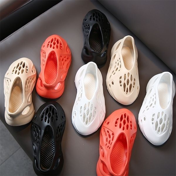 boys girls fashion beach summer sandals baby toddler little big kids slip-on foam runner children lightweight closed toe shoes 220609, Black;red
boys girls fashion beach summer sandals baby toddler little big kids slip-on foam runner children lightweight closed toe shoes 220609, Black;red