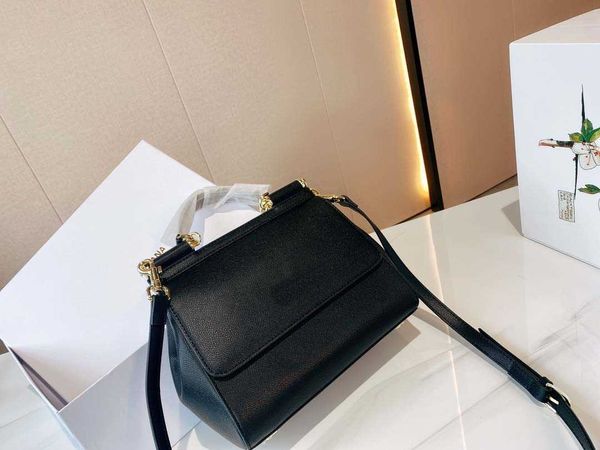 women's pouch for autumn/winter 2021 new standard leather palm sack courier shoulder bag big capacity small square purse
women's pouch for autumn/winter 2021 new standard leather palm sack courier shoulder bag big capacity small square purse