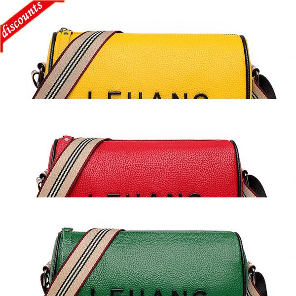 single female 2022 new street trend fashion large capacity wide belt leather small quality shoulder messenger bag lady handbags
single female 2022 new street trend fashion large capacity wide belt leather small quality shoulder messenger bag lady handbags