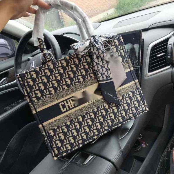 factory direct sale 2022 old flower tote bag european and american trend star same portable open high capacity student computer designer
factory direct sale 2022 old flower tote bag european and american trend star same portable open high capacity student computer designer