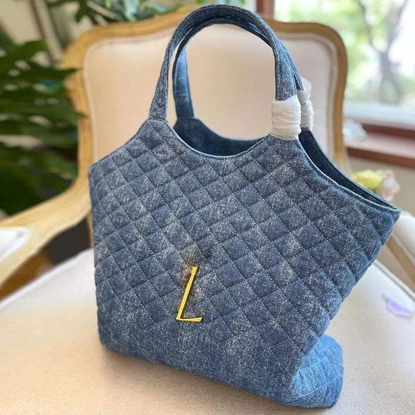 2023 icare fashion classic handbag messenger bag ladies high-quality designer brand qu
2023 icare fashion classic handbag messenger bag ladies high-quality designer brand qu