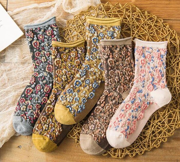 national style court curled small floral socks women's cotton personalized middle tube boots retro color320, Black;white
national style court curled small floral socks women's cotton personalized middle tube boots retro color320, Black;white