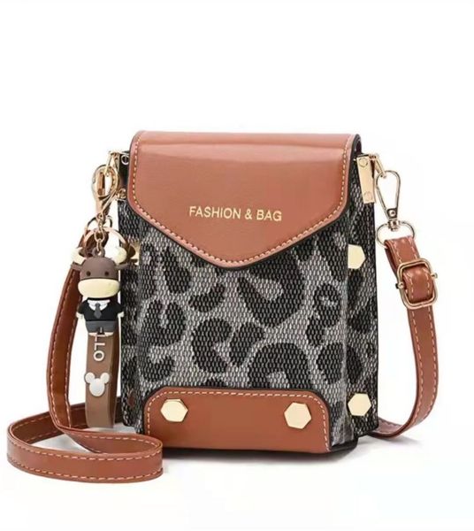 luxury designer bag retro mini square handbags fashion pu bags women mobile phone bag one shoulder diagonal letter handbag small magnetic bu
luxury designer bag retro mini square handbags fashion pu bags women mobile phone bag one shoulder diagonal letter handbag small magnetic bu
