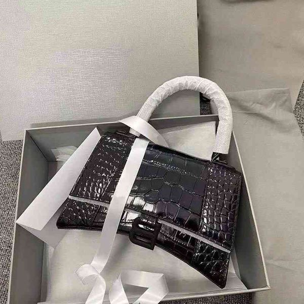 ltaly designer 2022 balencaigabag bag fashion b family high version women's bag crocodile hourglass bag leather one shoulder slant cros
ltaly designer 2022 balencaigabag bag fashion b family high version women's bag crocodile hourglass bag leather one shoulder slant cros