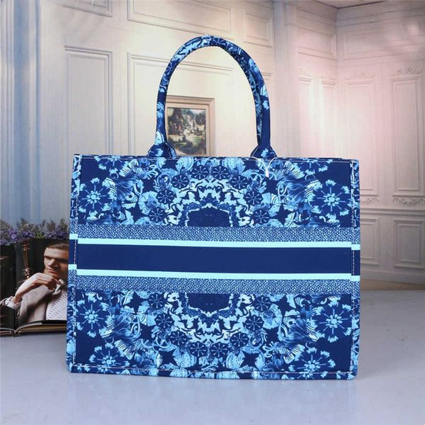 shopping bags large capacity tote package handbag men travel pouch women organizer cosmetic handbags famous classical toiletry fashion
shopping bags large capacity tote package handbag men travel pouch women organizer cosmetic handbags famous classical toiletry fashion