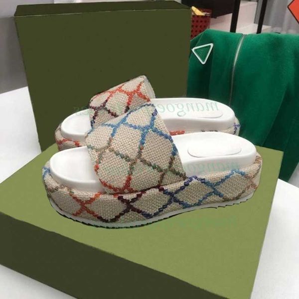 2022 designer slippers fashion thick bottom sandals letter embroidery slides lady platform wedges sandal beach high heel with box size35-45, Black
2022 designer slippers fashion thick bottom sandals letter embroidery slides lady platform wedges sandal beach high heel with box size35-45, Black