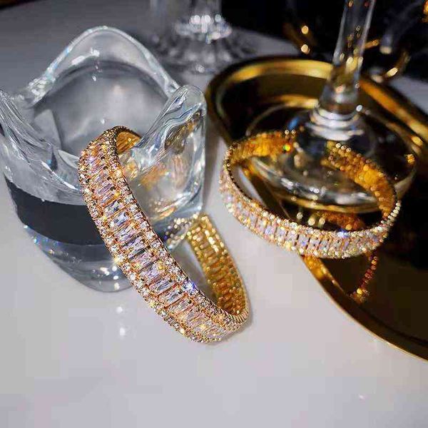 luxury designer bracelet fashion women's bracelet classic style workmanship suitable for lovers engagement anniversary giftxxjc, Golden;silver
luxury designer bracelet fashion women's bracelet classic style workmanship suitable for lovers engagement anniversary giftxxjc, Golden;silver