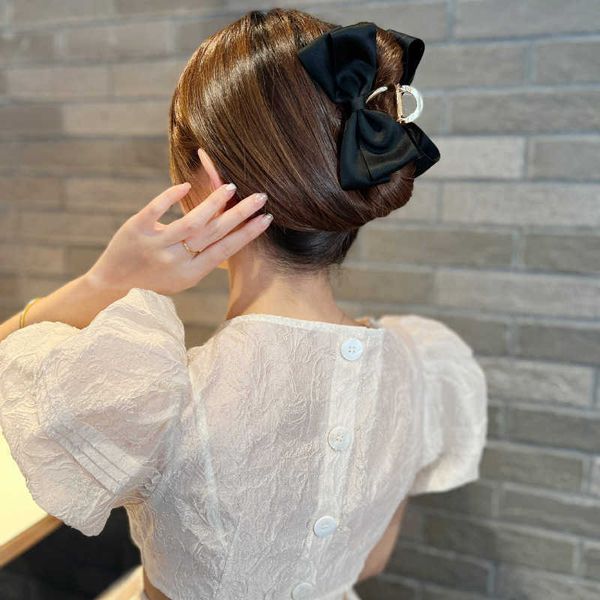 large bow metal hair clip female temperament net red clip back head shark headdress, Slivery;white
large bow metal hair clip female temperament net red clip back head shark headdress, Slivery;white
