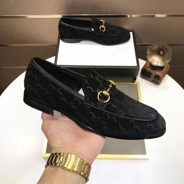 luxurys designers buckle loafers velvet black leather italy men shoe red and green striped ribbon leather soles heel folding wear design loa
luxurys designers buckle loafers velvet black leather italy men shoe red and green striped ribbon leather soles heel folding wear design loa