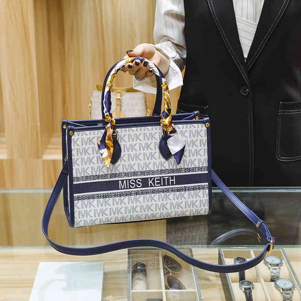 women's fashion personality trend brand bag wholesale hong kong 2021 new small leather light luxury crowd versatile large capacity one
women's fashion personality trend brand bag wholesale hong kong 2021 new small leather light luxury crowd versatile large capacity one