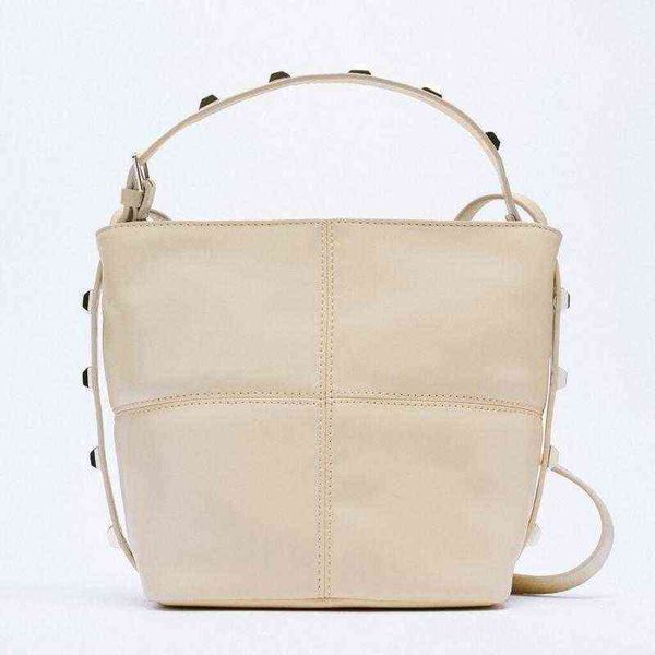 brands rivet bucket bag designer quilted women handbags luxury pu leather shoulder crossbody bags high qulity tote purses 220507
brands rivet bucket bag designer quilted women handbags luxury pu leather shoulder crossbody bags high qulity tote purses 220507