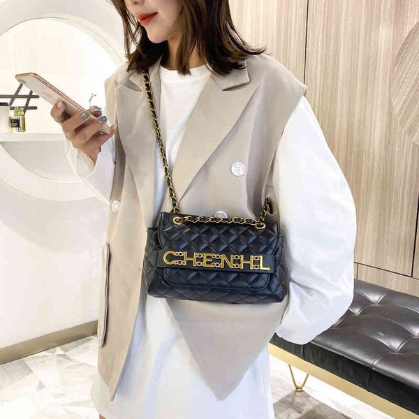 new chain diagonal fashion small square luxury ladies shoulder bag
new chain diagonal fashion small square luxury ladies shoulder bag
