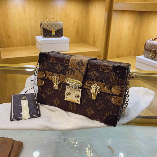 2022 factory wholesale new little red book same old flower big box women's high-grade fashion versatile one shoulder diagonal bag
2022 factory wholesale new little red book same old flower big box women's high-grade fashion versatile one shoulder diagonal bag