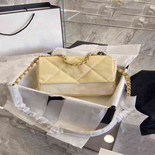 luxury bags brand crocodile pattern rubber teeth double pull strap cover magnetic buckle layer plaid wrist single shoulder messenger bag cuo
luxury bags brand crocodile pattern rubber teeth double pull strap cover magnetic buckle layer plaid wrist single shoulder messenger bag cuo