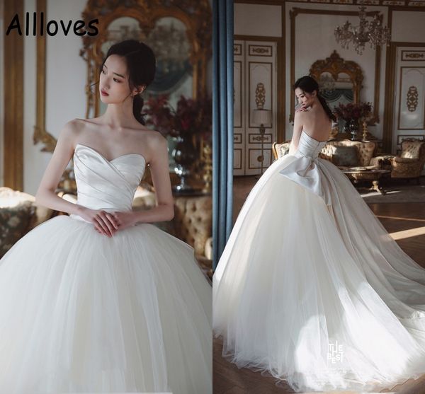 elegant satin sweetheart ball gown wedding dresses puffy tulle skirt sweep train backless bridal gowns high fashion simple china wedding dre, White
elegant satin sweetheart ball gown wedding dresses puffy tulle skirt sweep train backless bridal gowns high fashion simple china wedding dre, White