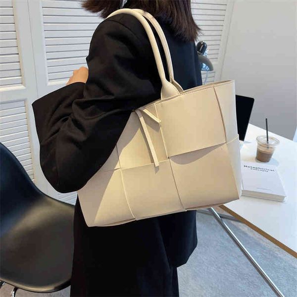 crossbody bottegas'ss designer handbags venetass's tote 2022 bag large plaid woven solid color single shoulder diagonal span capac
crossbody bottegas'ss designer handbags venetass's tote 2022 bag large plaid woven solid color single shoulder diagonal span capac