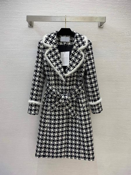 women's wool & blends quality women's woolen edge stitching black and white plaid with belt waist closing medium long coat
women's wool & blends quality women's woolen edge stitching black and white plaid with belt waist closing medium long coat