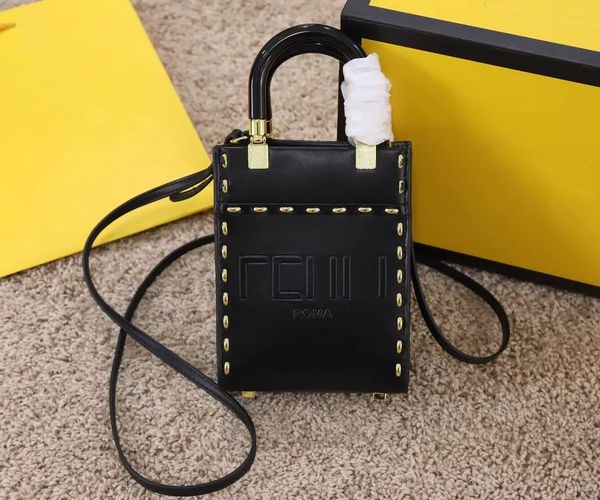 women mini tote bag luxury ladies messenger bags casual letter mesh material designer amber handle large capacity brand handbag 2295
women mini tote bag luxury ladies messenger bags casual letter mesh material designer amber handle large capacity brand handbag 2295