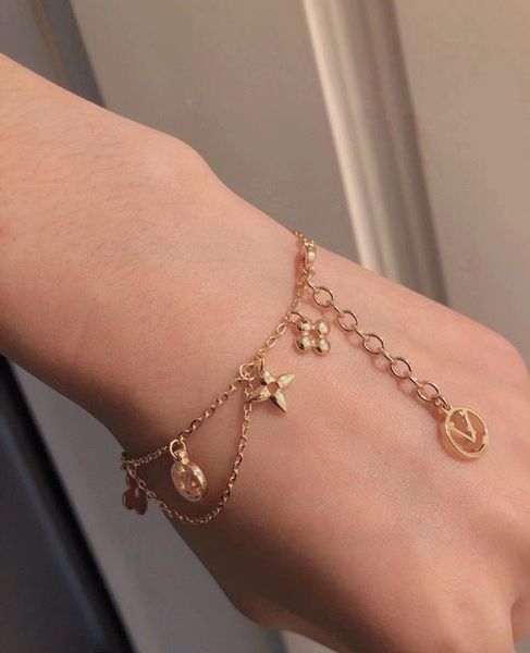 classic designer pendant charm bracelets gold love v necklace fashion jewelrys wristband plated letter simple heart luxury pendants titanium, Golden;silver
classic designer pendant charm bracelets gold love v necklace fashion jewelrys wristband plated letter simple heart luxury pendants titanium, Golden;silver