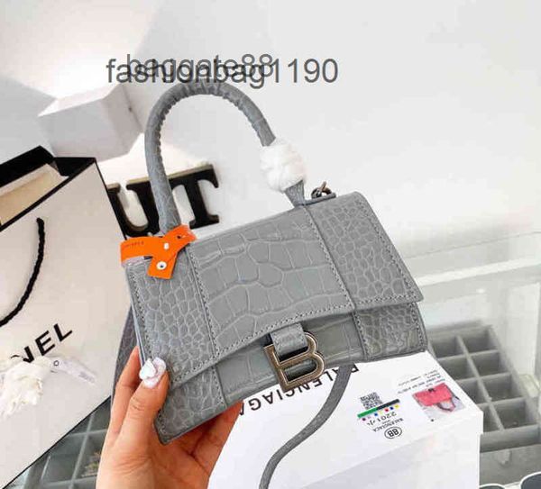 balencaig'asa bags designer bag handbags b hourglass bag crocodile leather single shoulder messenger portable b-button women's 56k
balencaig'asa bags designer bag handbags b hourglass bag crocodile leather single shoulder messenger portable b-button women's 56k