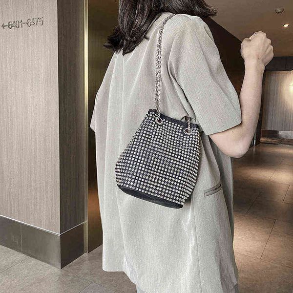 women shoulder bags pu leather handbags female shopper purse spring and summer fashion casual rhinestones chain bucket 220610
women shoulder bags pu leather handbags female shopper purse spring and summer fashion casual rhinestones chain bucket 220610