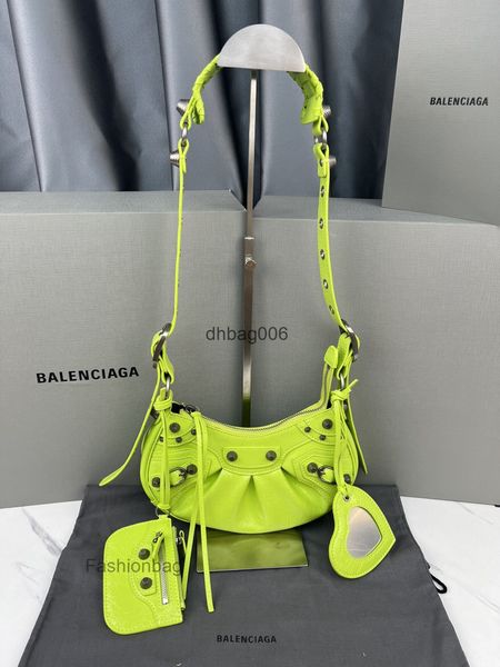 bags le cagole rivet locomotive designer bag three one leather oil wax leather underarm handbag women's chain balencaigs sf3i
bags le cagole rivet locomotive designer bag three one leather oil wax leather underarm handbag women's chain balencaigs sf3i