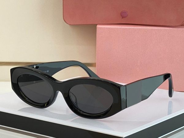womens sunglasses for women men sun glasses 88x fashion style protects eyes uv400 lens with case, White;black
womens sunglasses for women men sun glasses 88x fashion style protects eyes uv400 lens with case, White;black