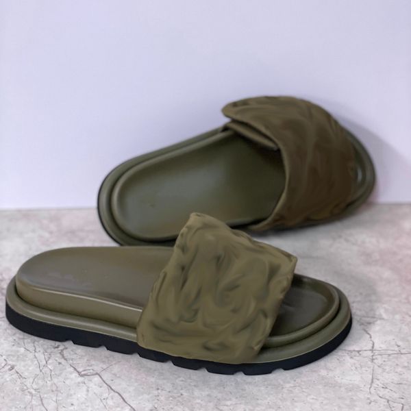 2022 mens pool pillow slipper women flat mules embossed print calfskin padded front strap slipper simple style slides rubber shoe size 35-45, Black
2022 mens pool pillow slipper women flat mules embossed print calfskin padded front strap slipper simple style slides rubber shoe size 35-45, Black